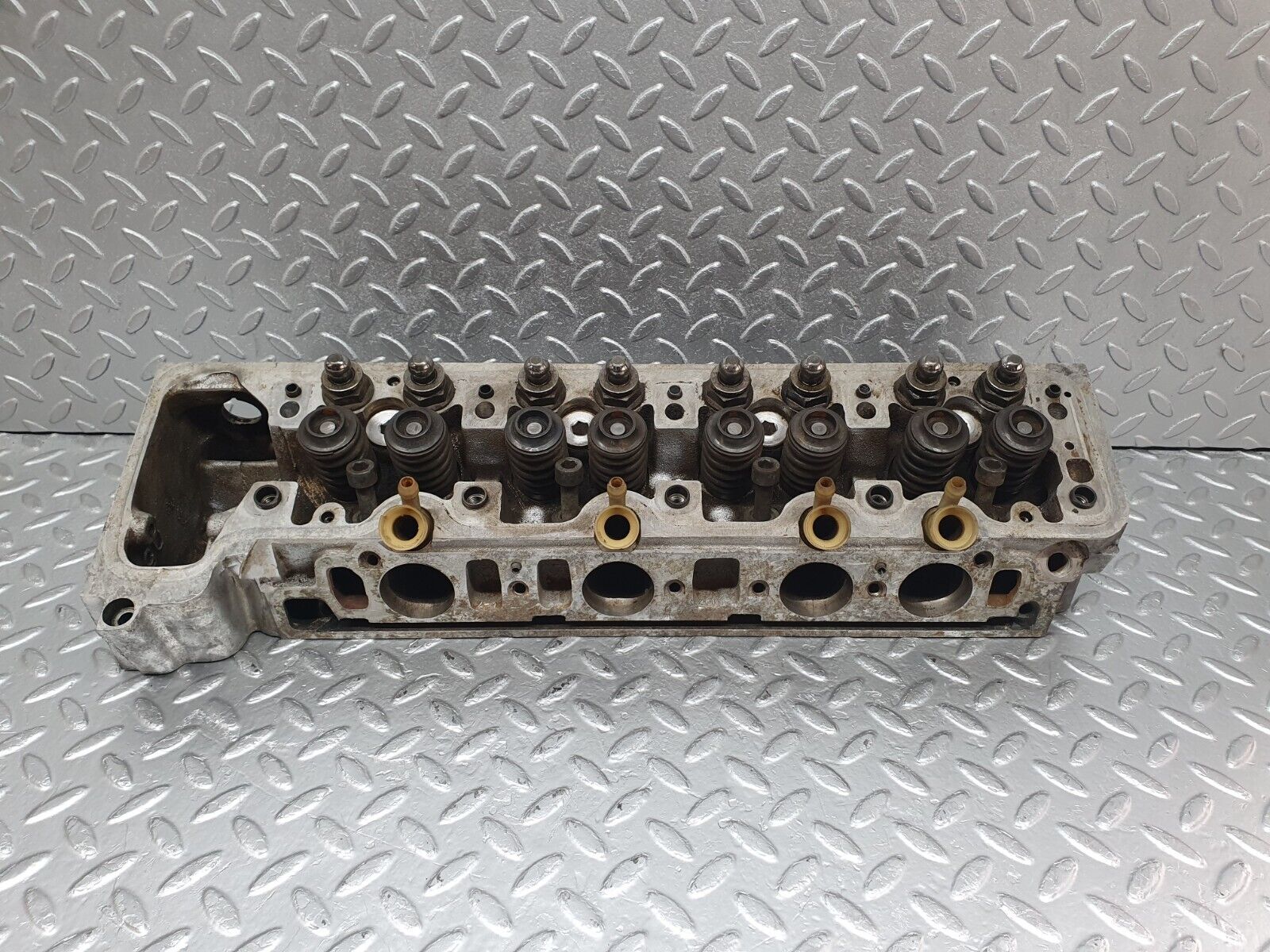 43839 Mercedes-Benz C126 380SEC Coupe Cylinder Head Left Side 1160163301