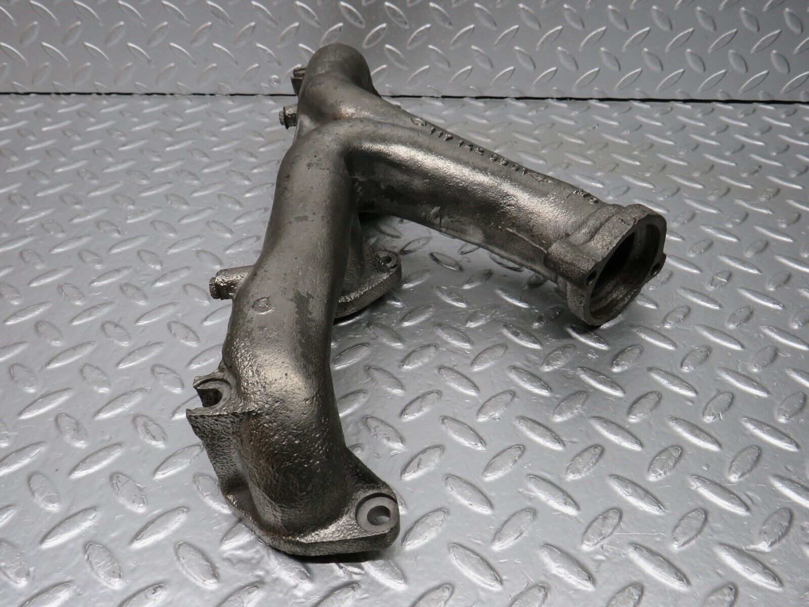 32962 Mercedes-Benz C107 R107 450 V8 Exhaust Manifold Right Side 1171420301