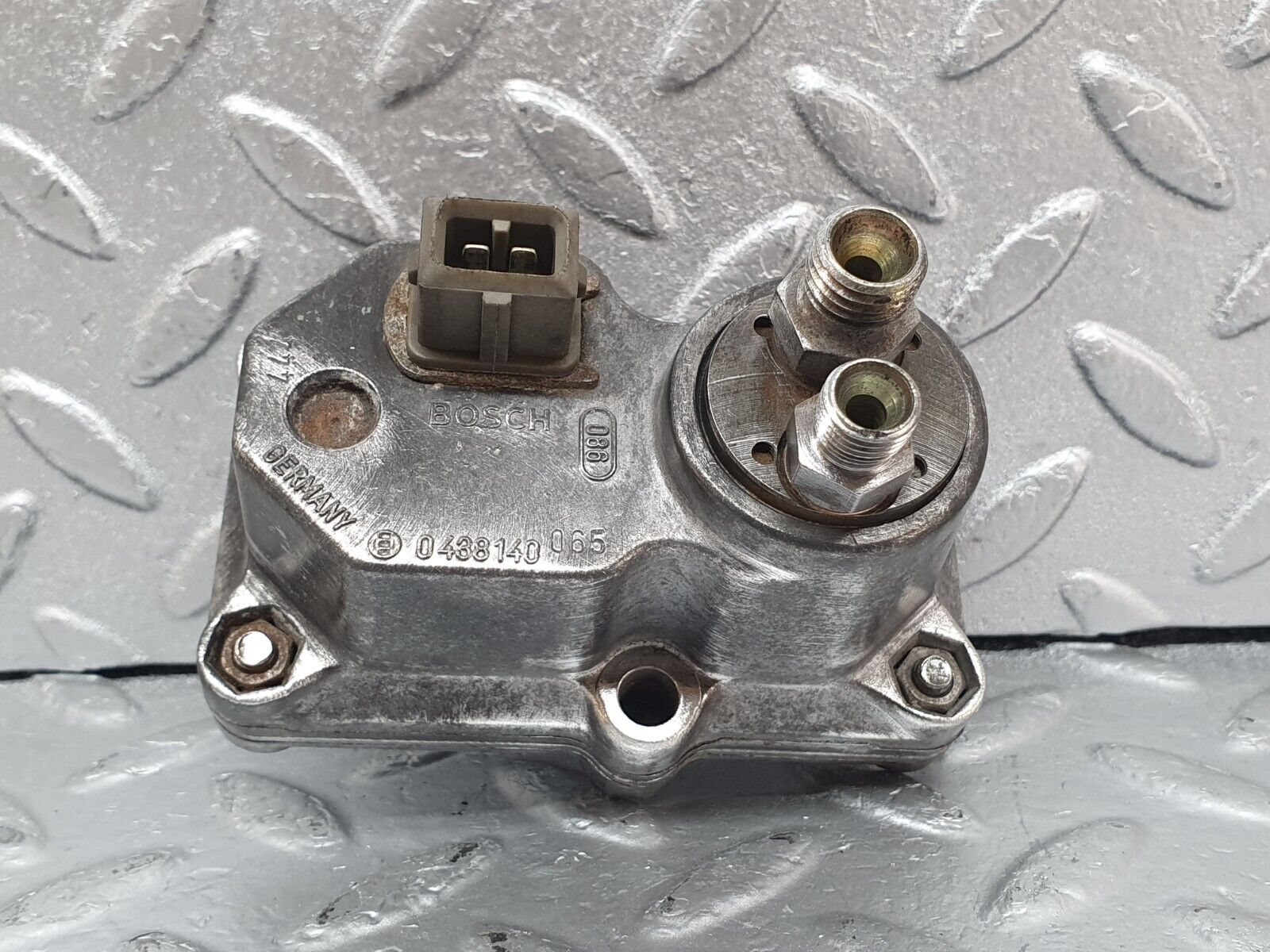 44018 Mercedes-Benz C123 230CE Coupe Warm Up Regulator 0438140065