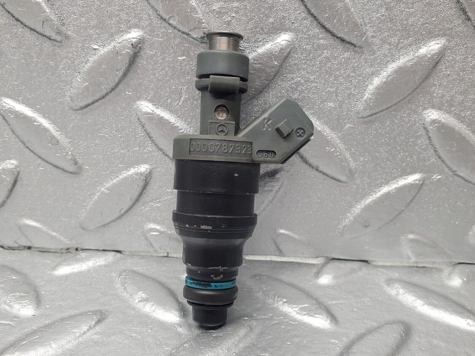 46240 Mercedes-Benz W124 280E Fuel Injector Bosch 0280155209 0000787323