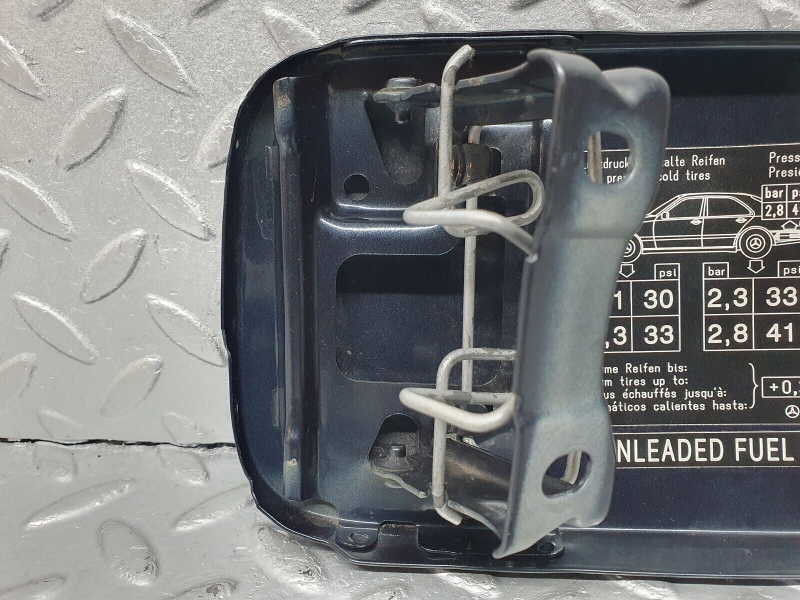 41934 Mercedes-Benz W202 C200 Fuel Tank Flap Cap 2015842939