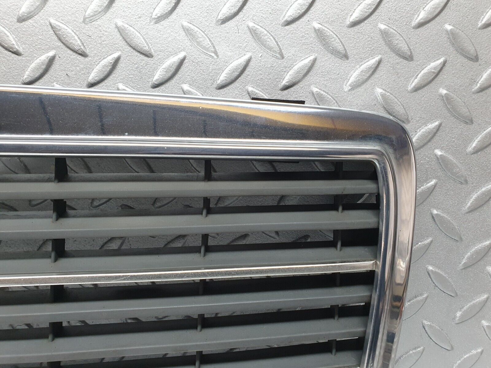 41801 Mercedes-Benz W202 C200 Bonnet Grill Chrome 2028880323