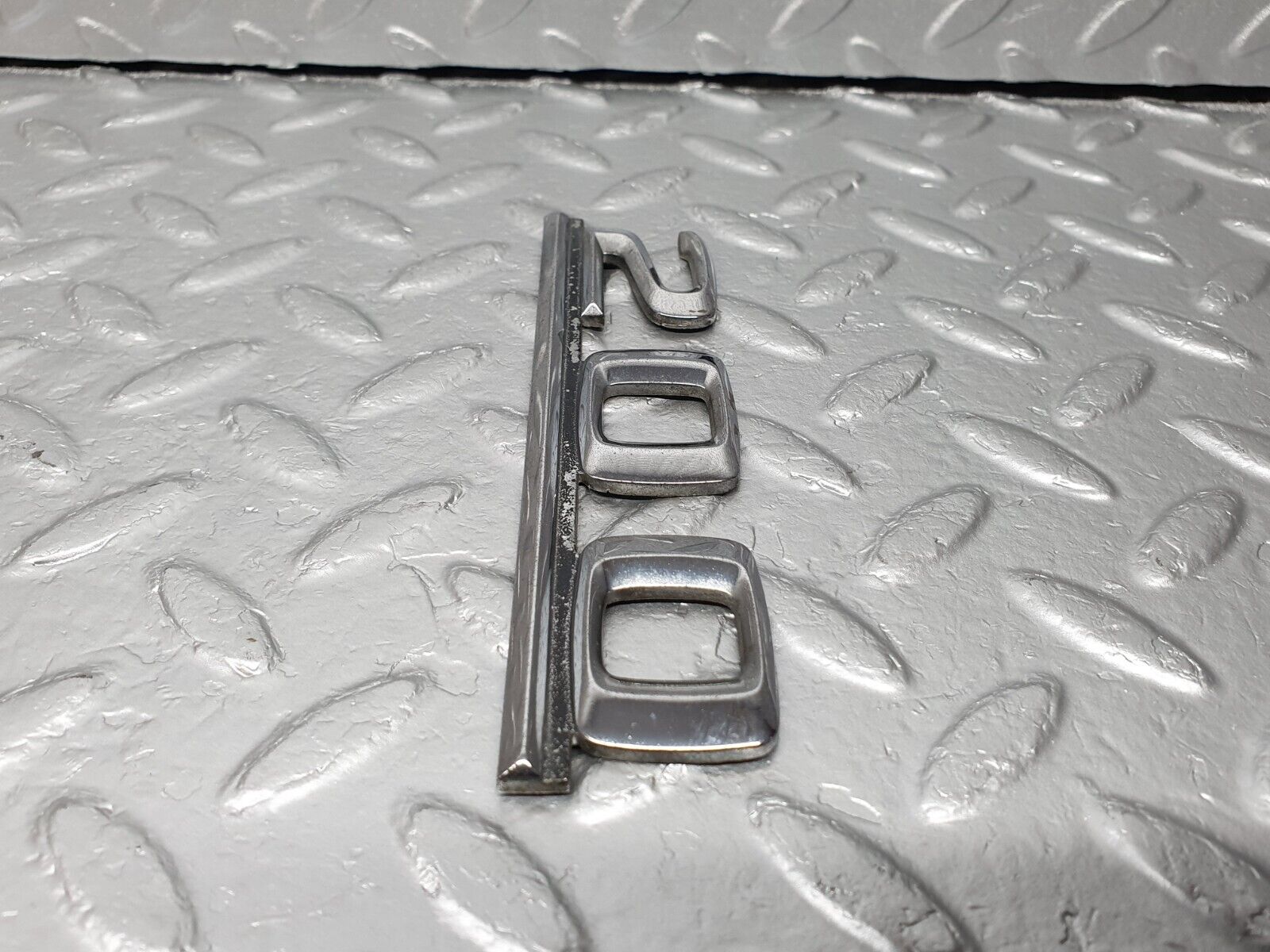 41699 Mercedes-Benz W124 200E Trunk Badge Emblem