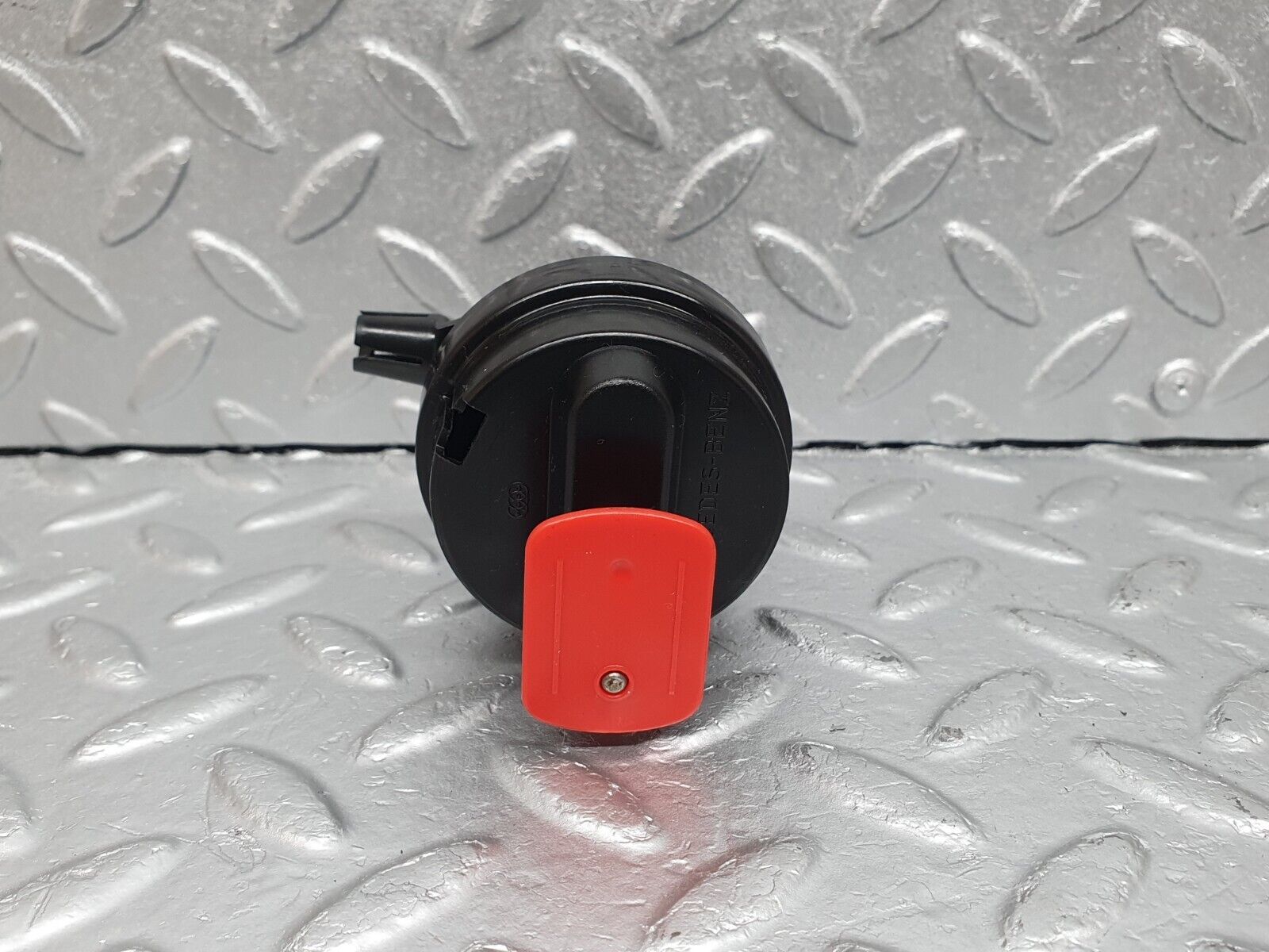 41917 Mercedes-Benz W202 C200 Fuel Tank Flap Cap Vacuum Actuator