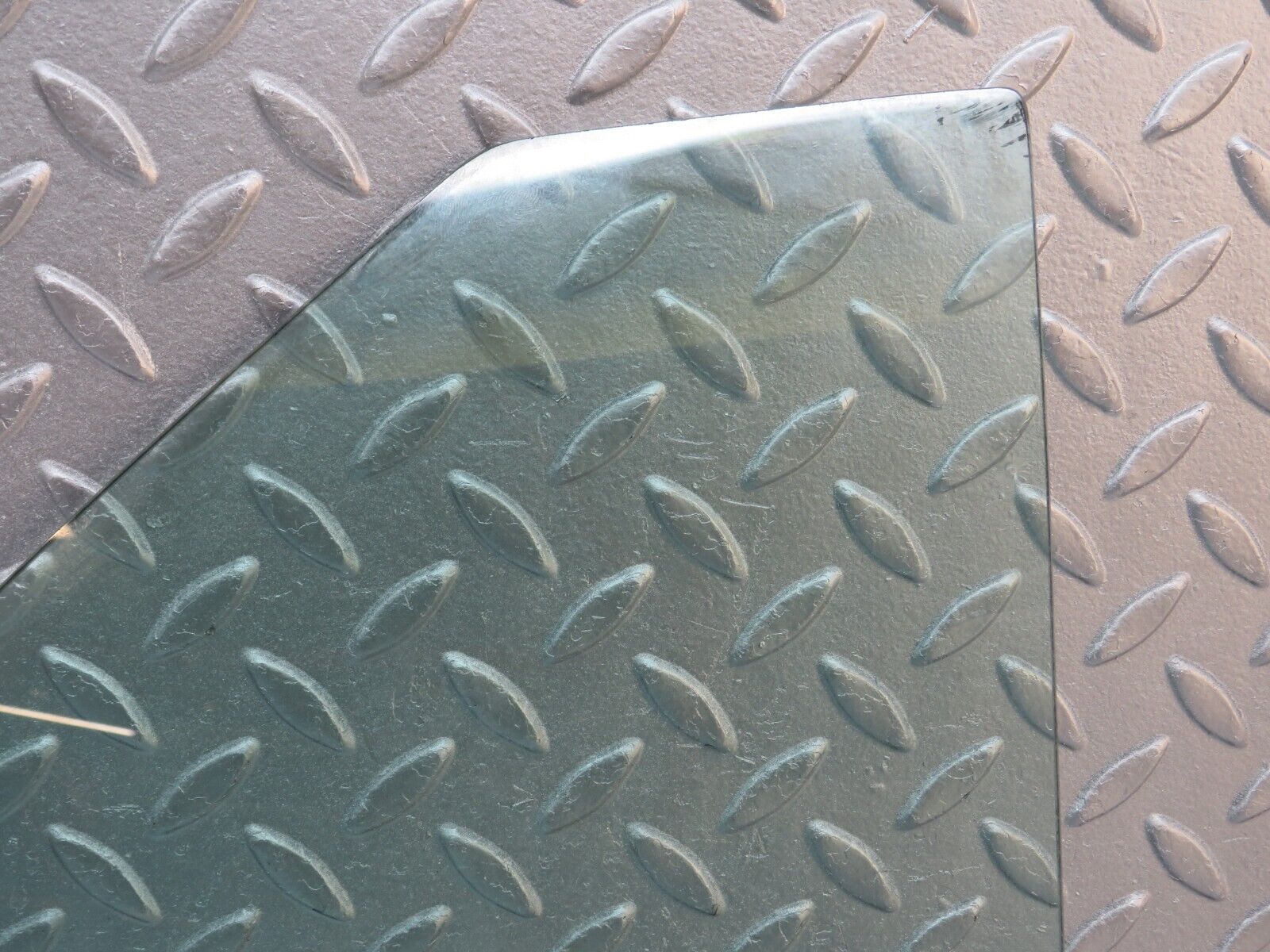 40187 Mercedes-Benz R107 Hardtop Quarter Window Glass Left Side