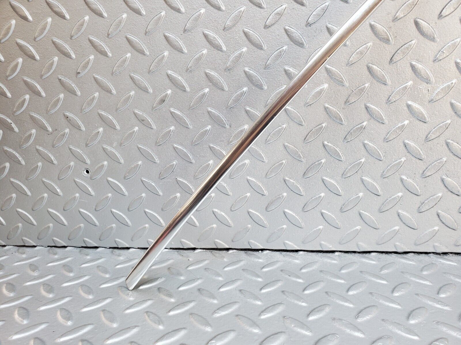 45995 Mercedes-Benz W126 420SE Roof Chrome Trim Right Side