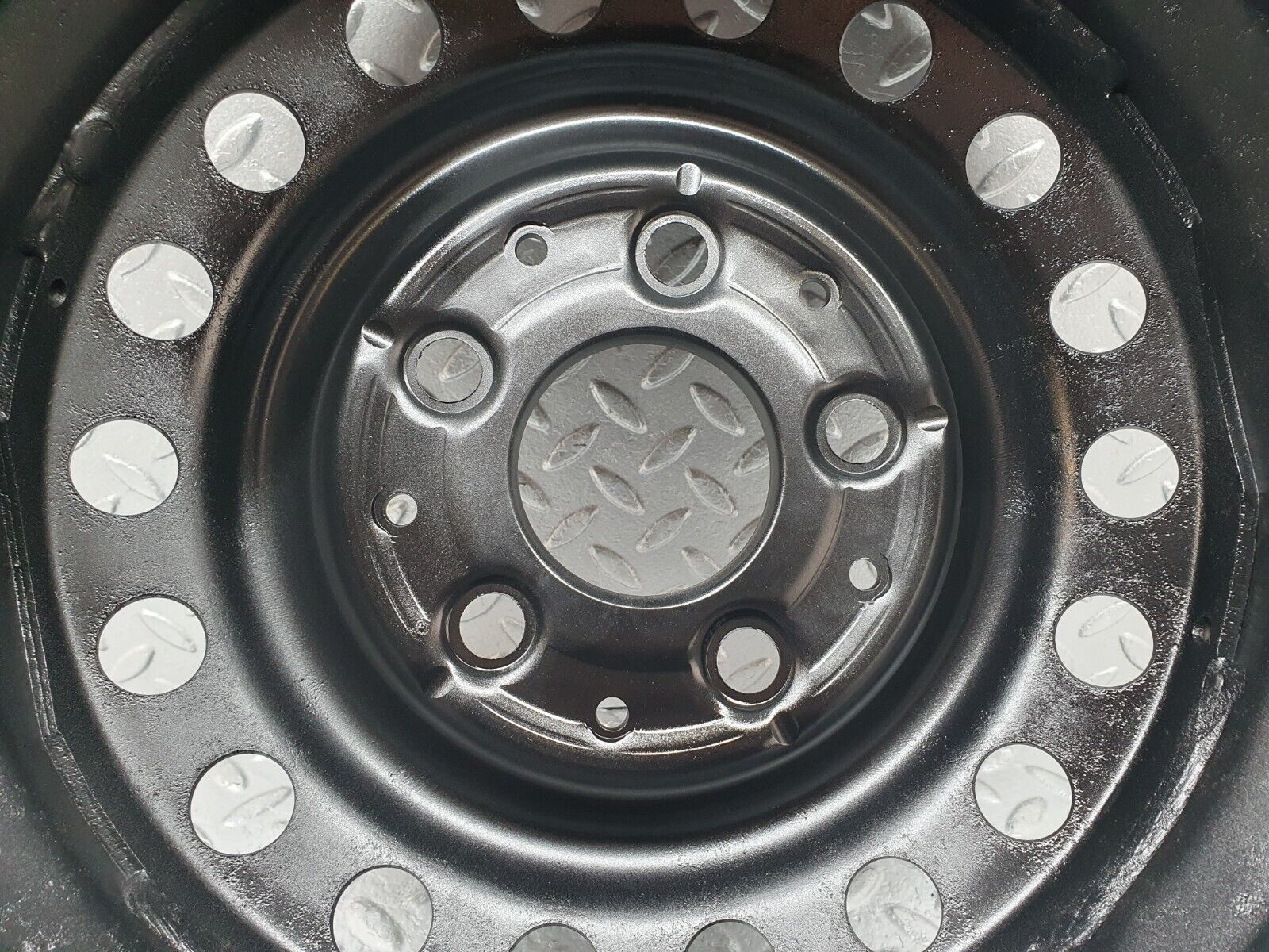 44242 Mercedes-Benz W123 280E Steel Wheel 6Jx14H2 ET30 1234001602