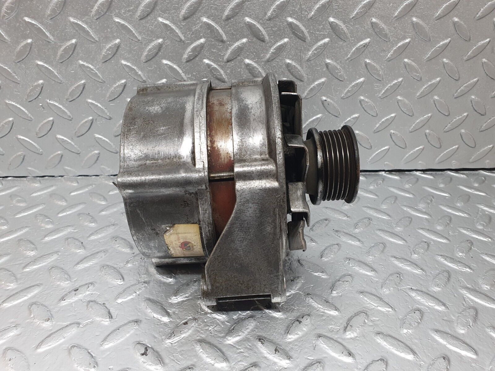 42738 Mercedes-Benz W201 190 2.0L Alternator Generator 0986033740 0120489324 6011550115