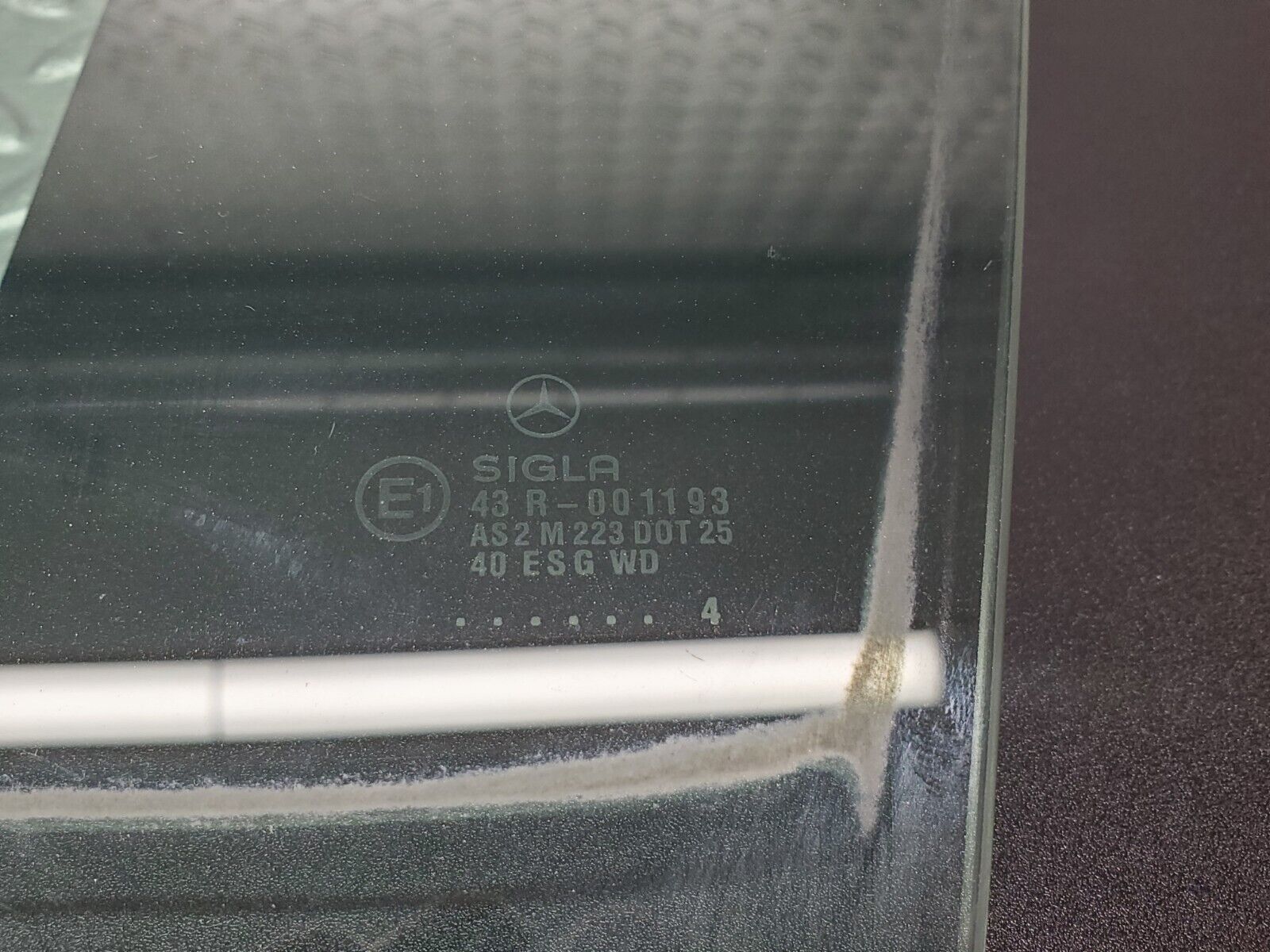 46247 Mercedes-Benz W124 280E Front Left Door Window Glass