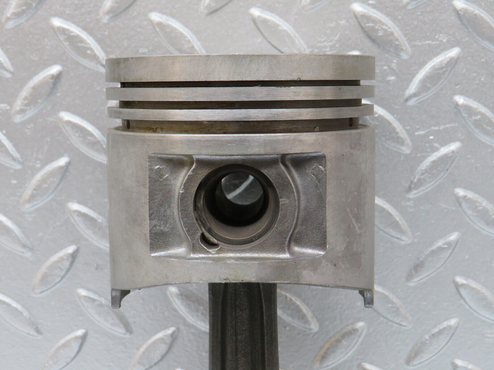 33038 Mercedes-Benz C107 R107 350 V8 Piston With Connecting Rod 92mm 11607