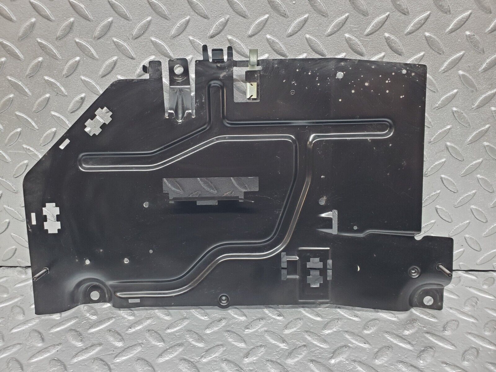 45629 Mercedes-Benz W126 420SE Left Footwell Relay Holder Bracket