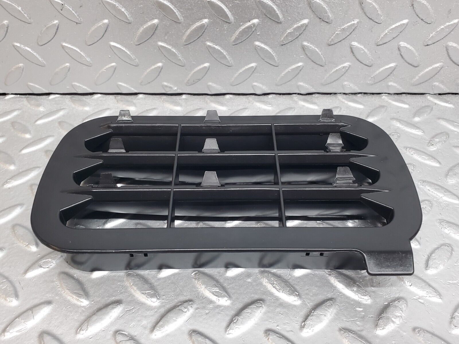 44735 Mercedes-Benz W124 220E Rear Air Intake Vent Left 1248370230 1248370242