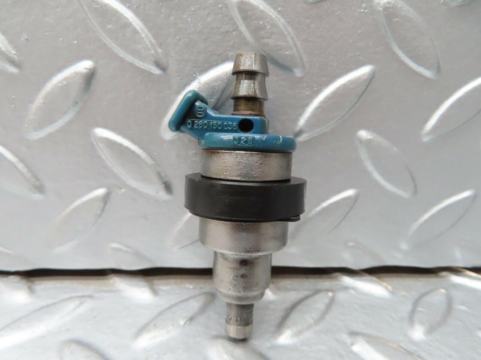 20690 Mercedes-Benz R107 450SL Fuel Injector Bosch 0280150036