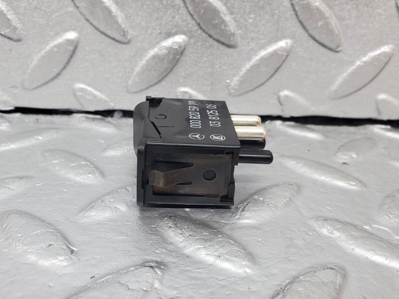 44522 Mercedes-Benz W123 280E Interior Light Switch 0008205910