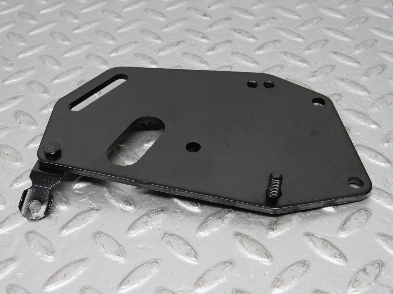 32786 Mercedes-Benz C107 R107 350 V8 Power Steering Pump Bracket