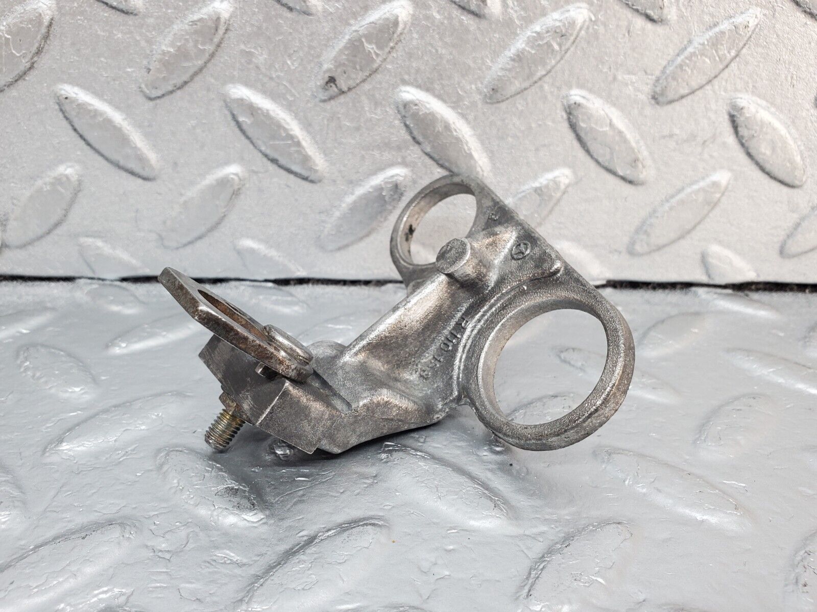 45407 Mercedes-Benz 280E M110.983 Crankshaft Sensor Holder Bracket 1101530440