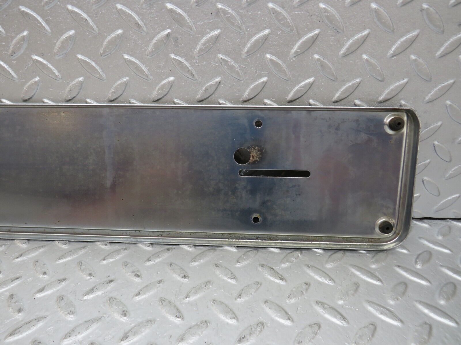 35372 Mercedes-Benz R107 280SL Rear number Plate Holder