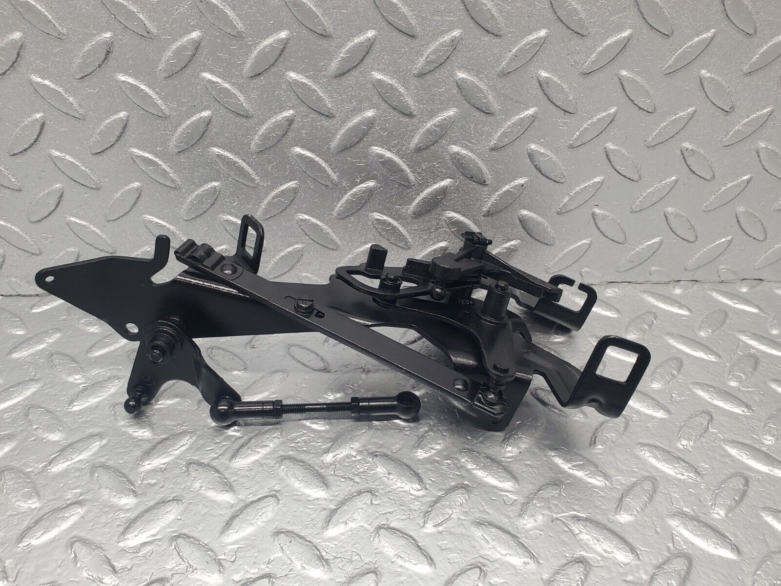 46187 Mercedes-Benz W124 280E Throttle Linkage 1040702321