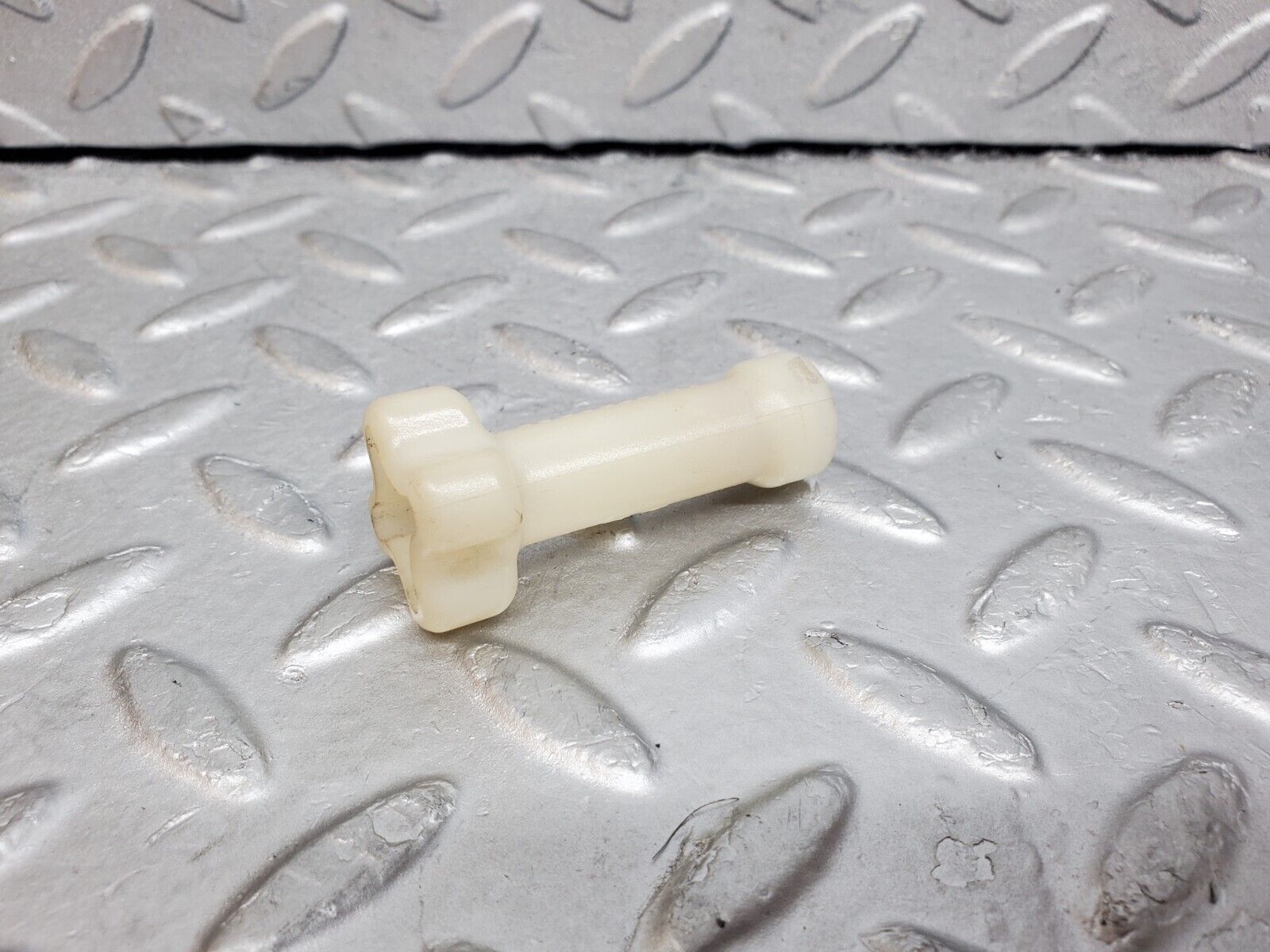 44800 Mercedes-Benz W124 220E Windscreen Washer Reservoir Holder 2018690028