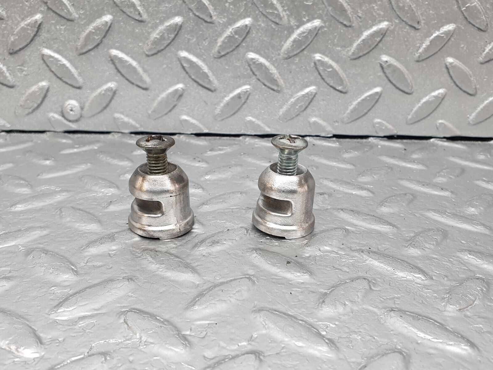 43573 Mercedes-Benz C126 380SEC Coupe Rear Seat Holder 2x