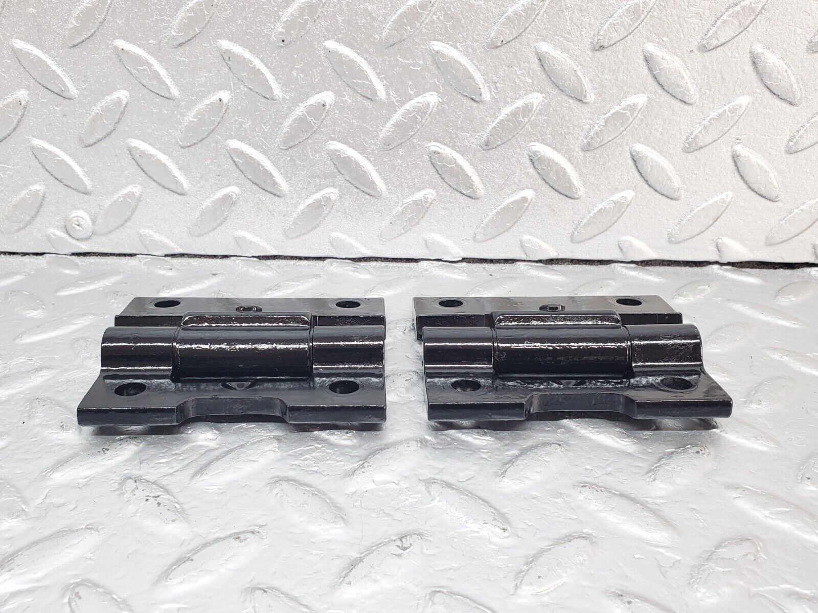 44338 Mercedes-Benz W123 280E Door Hinge Pair Left Side 1237200037