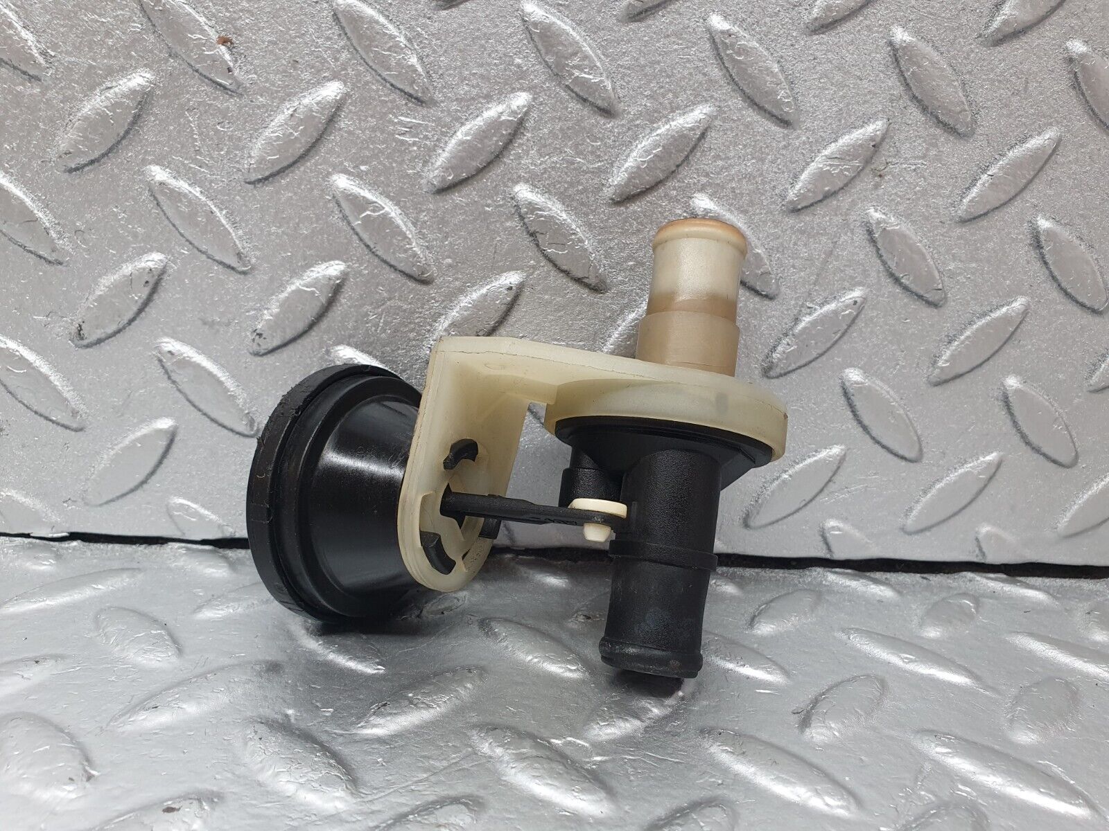 43867 Mercedes-Benz W201 Heater Control Valve