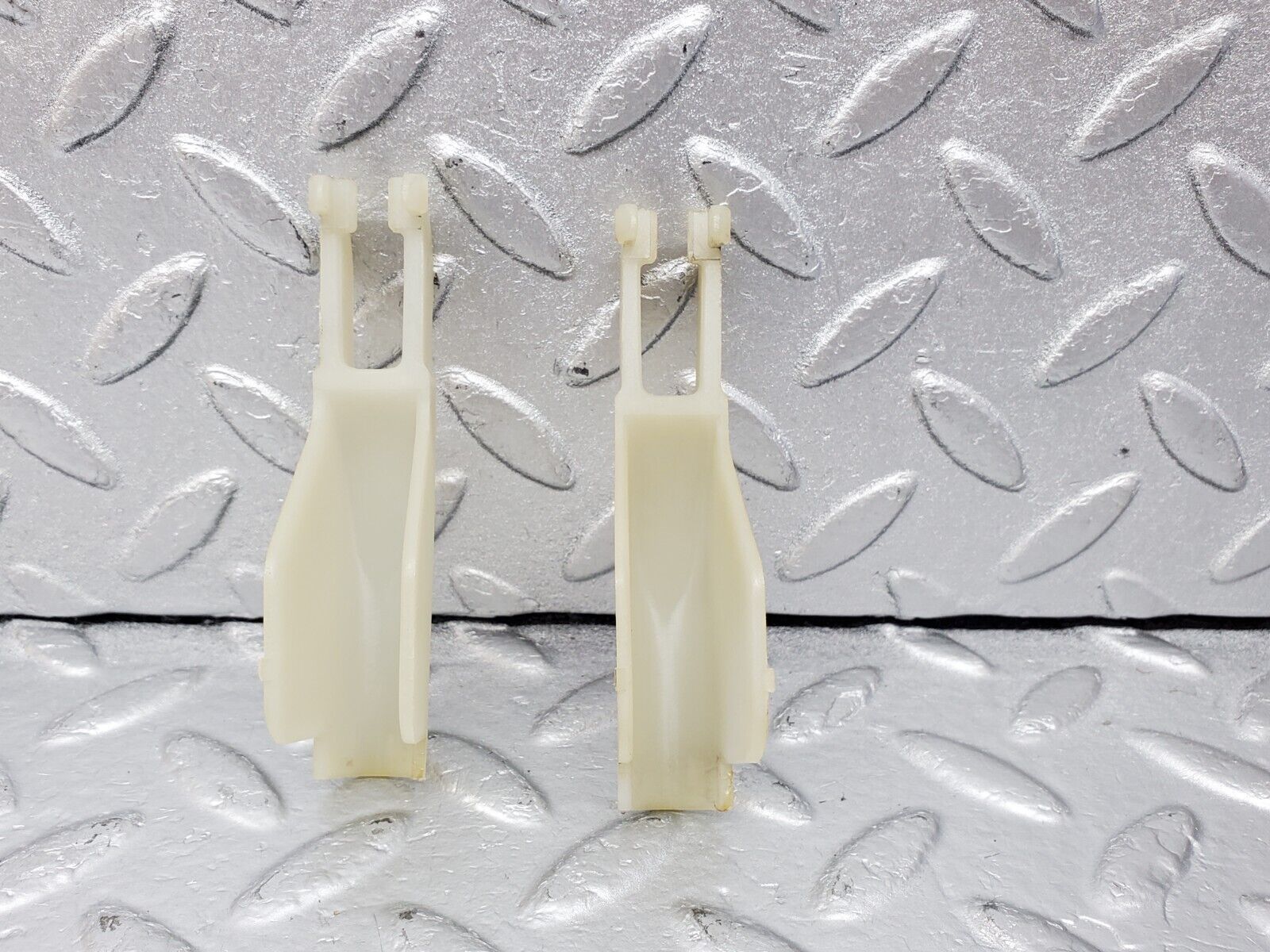 45592 Mercedes-Benz W126 420SE Rear Door Lock Vacuum Actuator Cover 1267660018