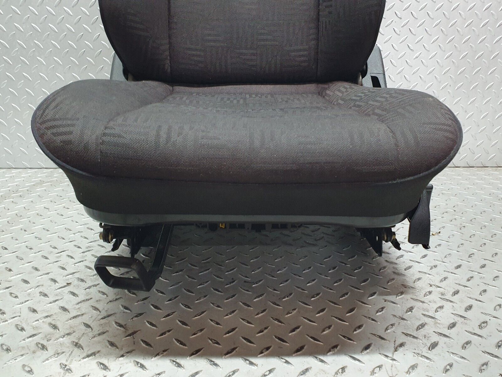 41812 Mercedes-Benz W202 C200 Front Left Passenger Seat