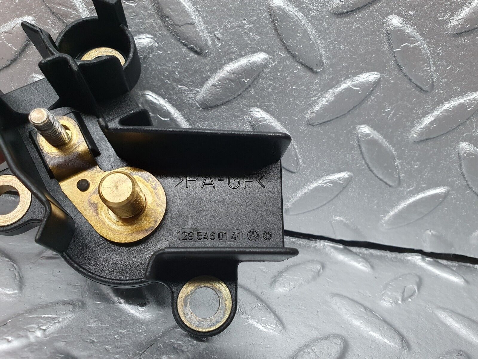 42237 Mercedes-Benz R129 320SL Coupe Positive Battery Cable Connector 1295460141