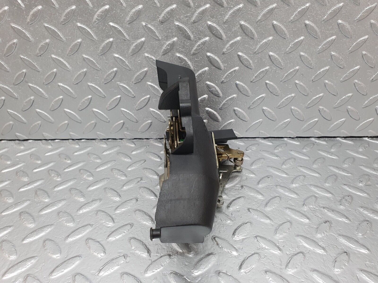 42011 Mercedes-Benz W202 C200 Rear Left Door Lock Mechanism 2027330308