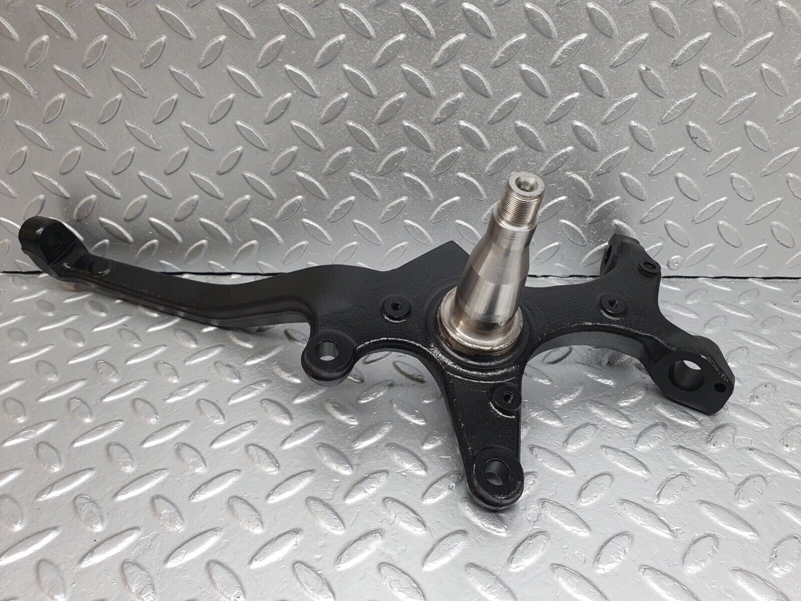 42028 Mercedes-Benz W202 C200 Front Left Steering Knuckle 2021401