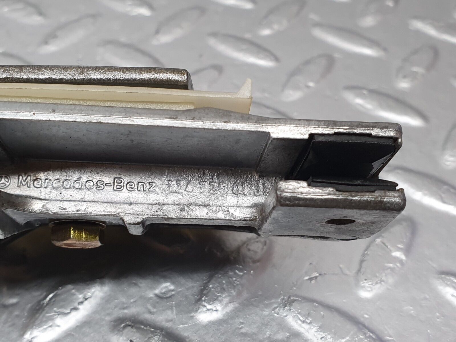 42505 Mercedes-Benz R129 320SL Coupe Door Window Guide Bracket 1247250132 1247250232