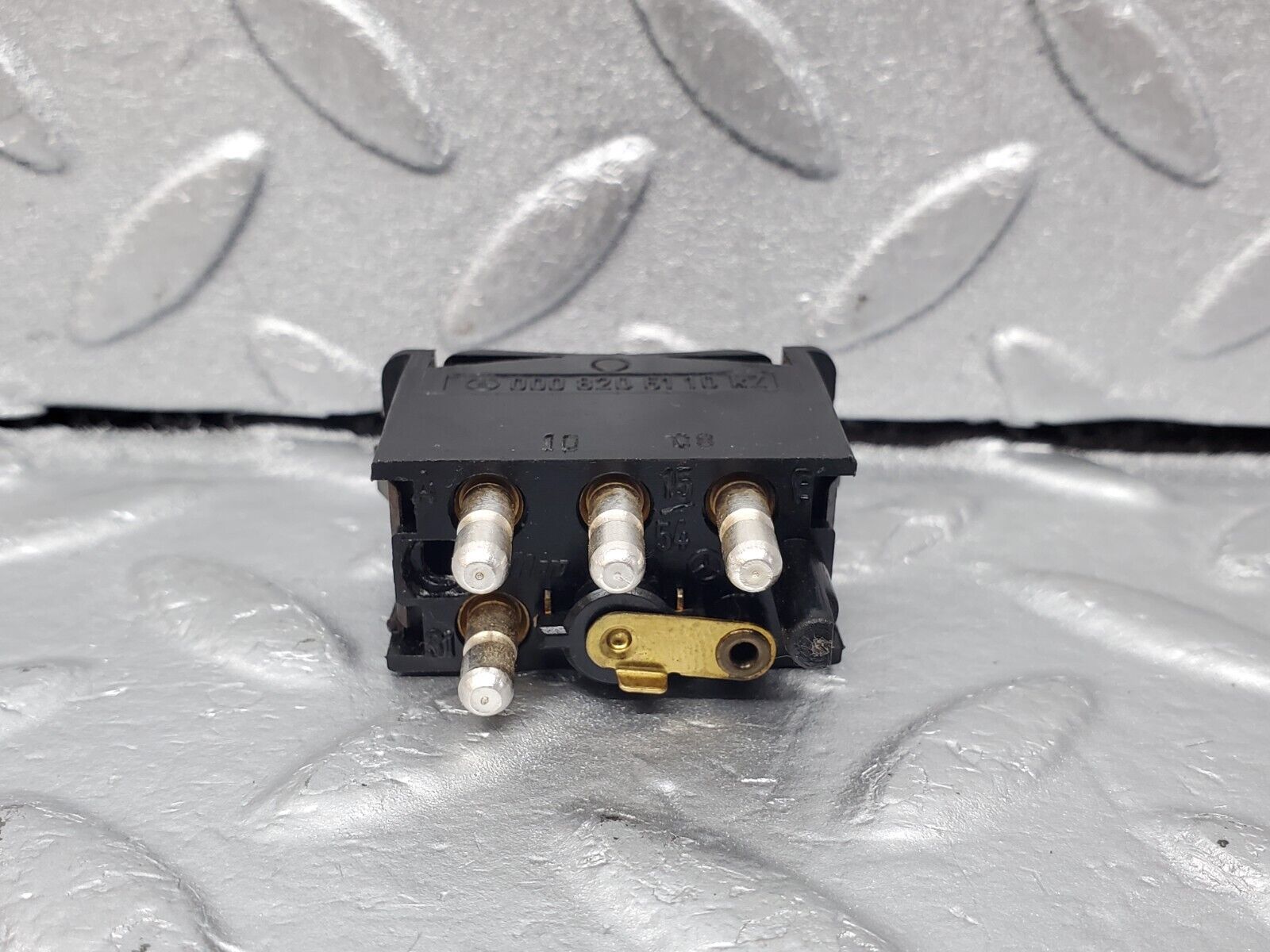 45656 Mercedes-Benz W126 420SE Rear Windscreen Defroster Switch 0008206110