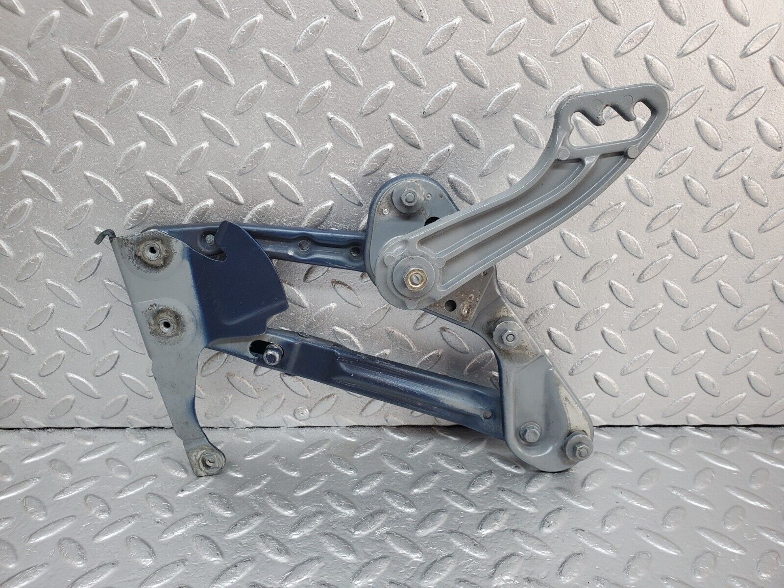 44843 Mercedes-Benz W124 220E Bonnet Hinge Left Side 1248800328 1298870174