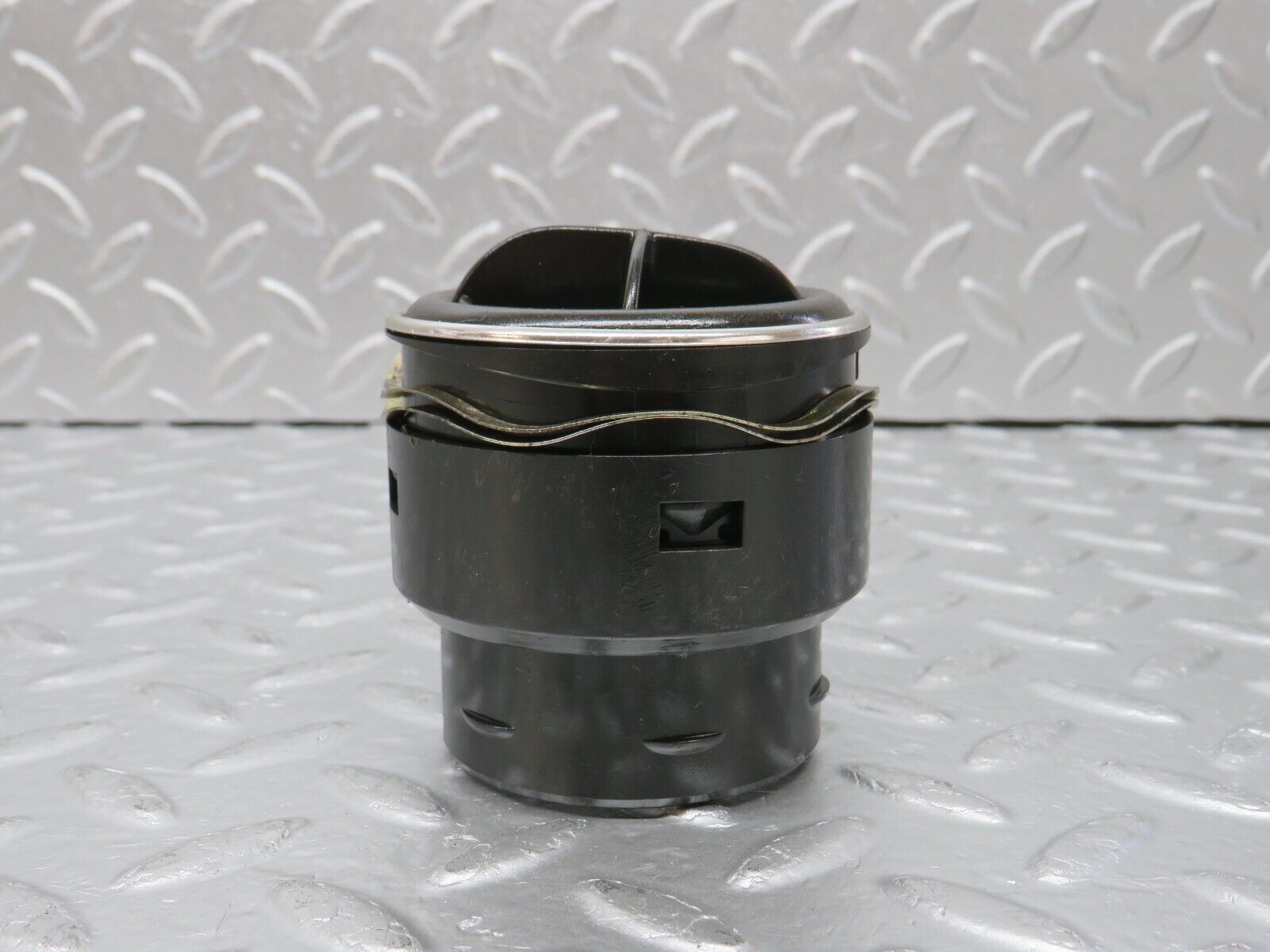 32747 Mercedes-Benz C107 R107 Dashboard Air Vent