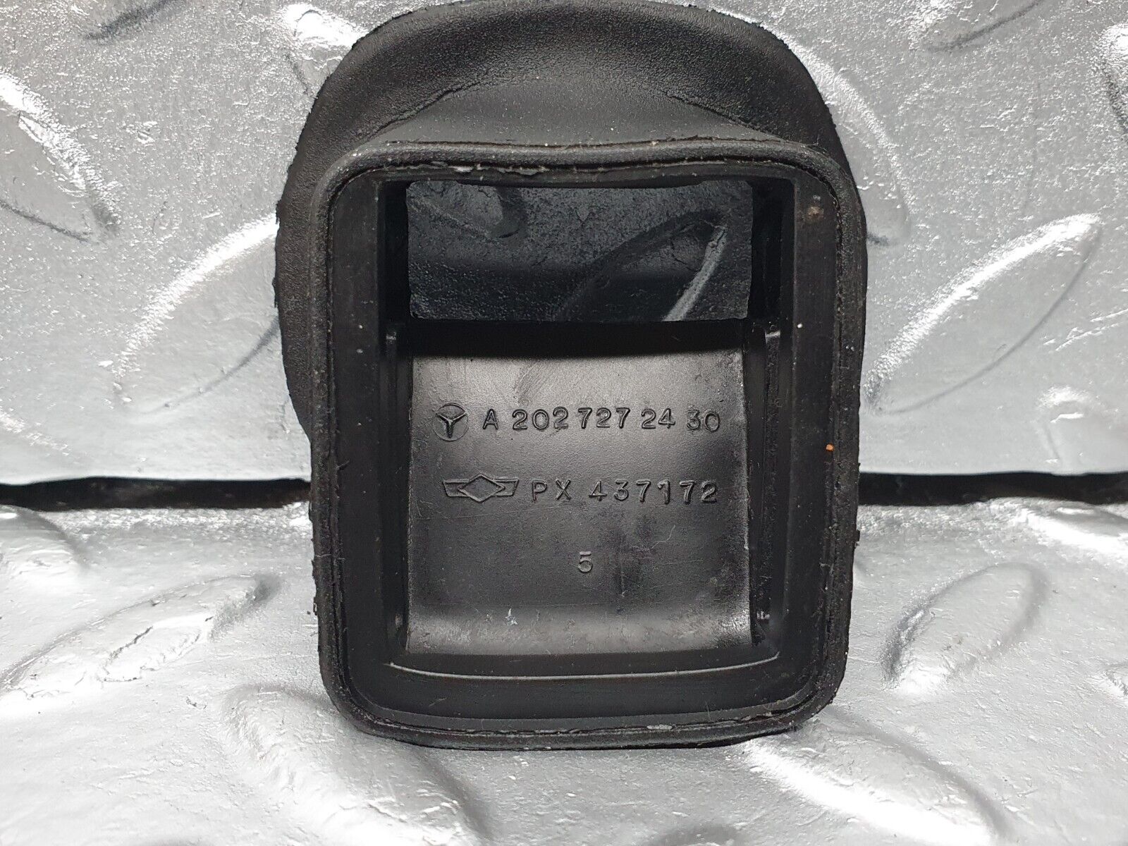 41878 Mercedes-Benz W202 C200 Front Door Check Strap Rubber Seal 2x 2027272430