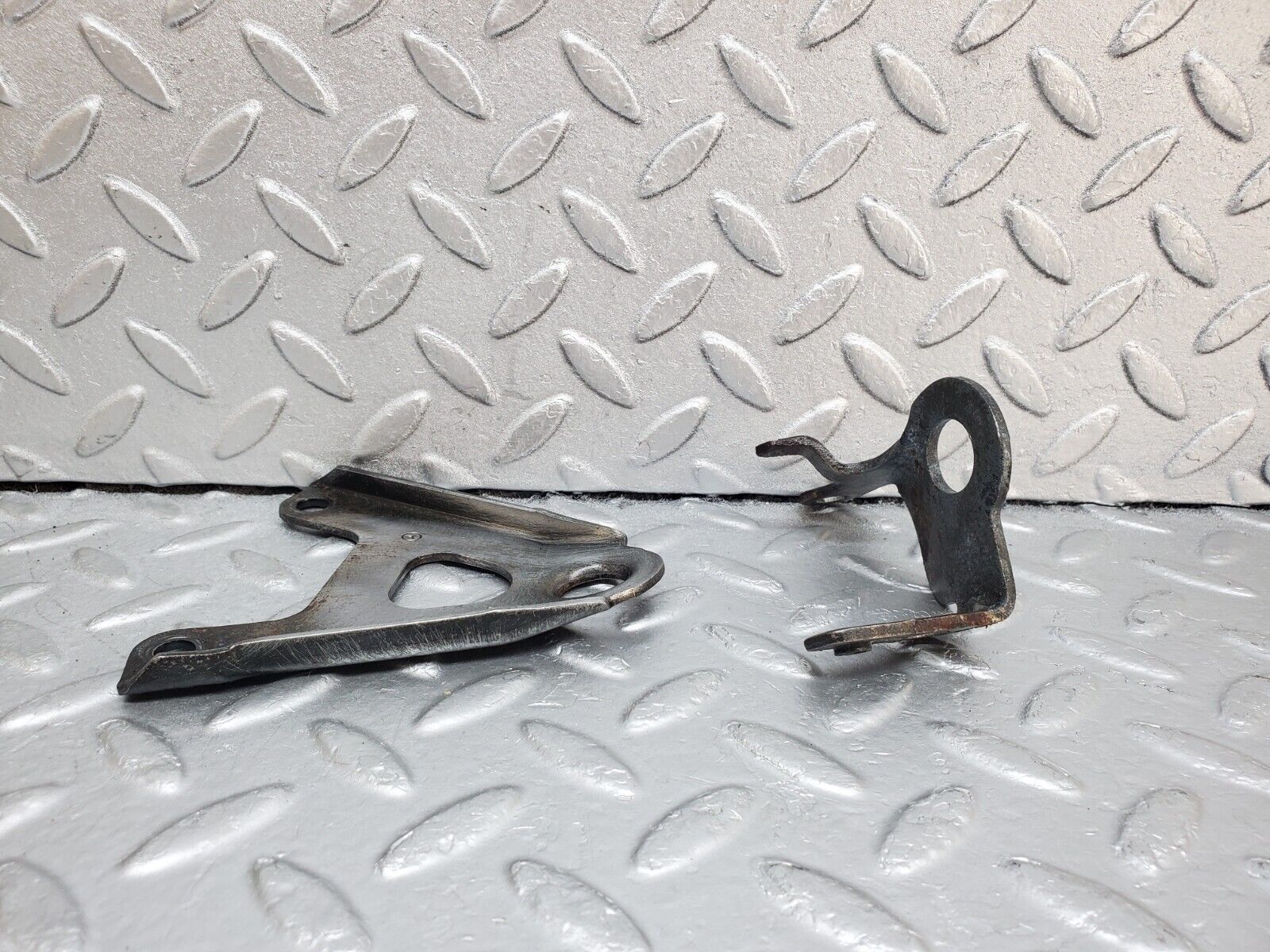 44878 Mercedes-Benz W124 220E Engine Lifting Eyes Hooks