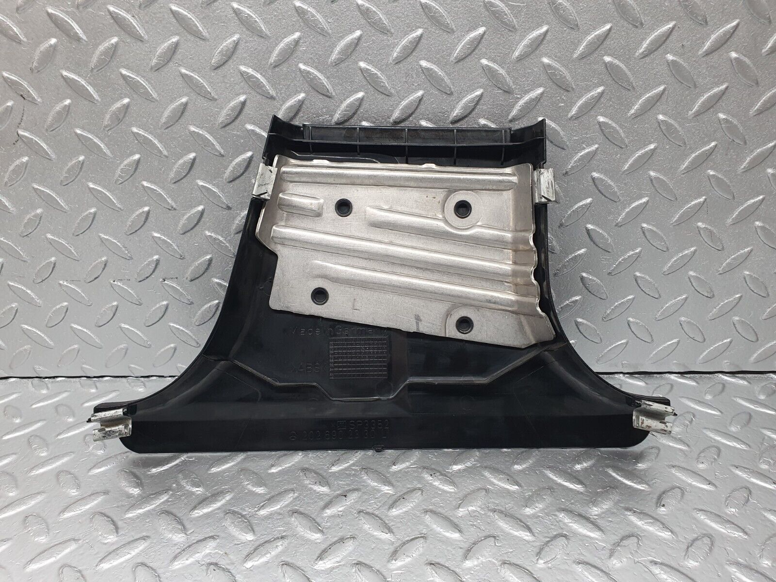 41780 Mercedes-Benz W202 C200 B Pillar Bottom Cover Left 2026902330