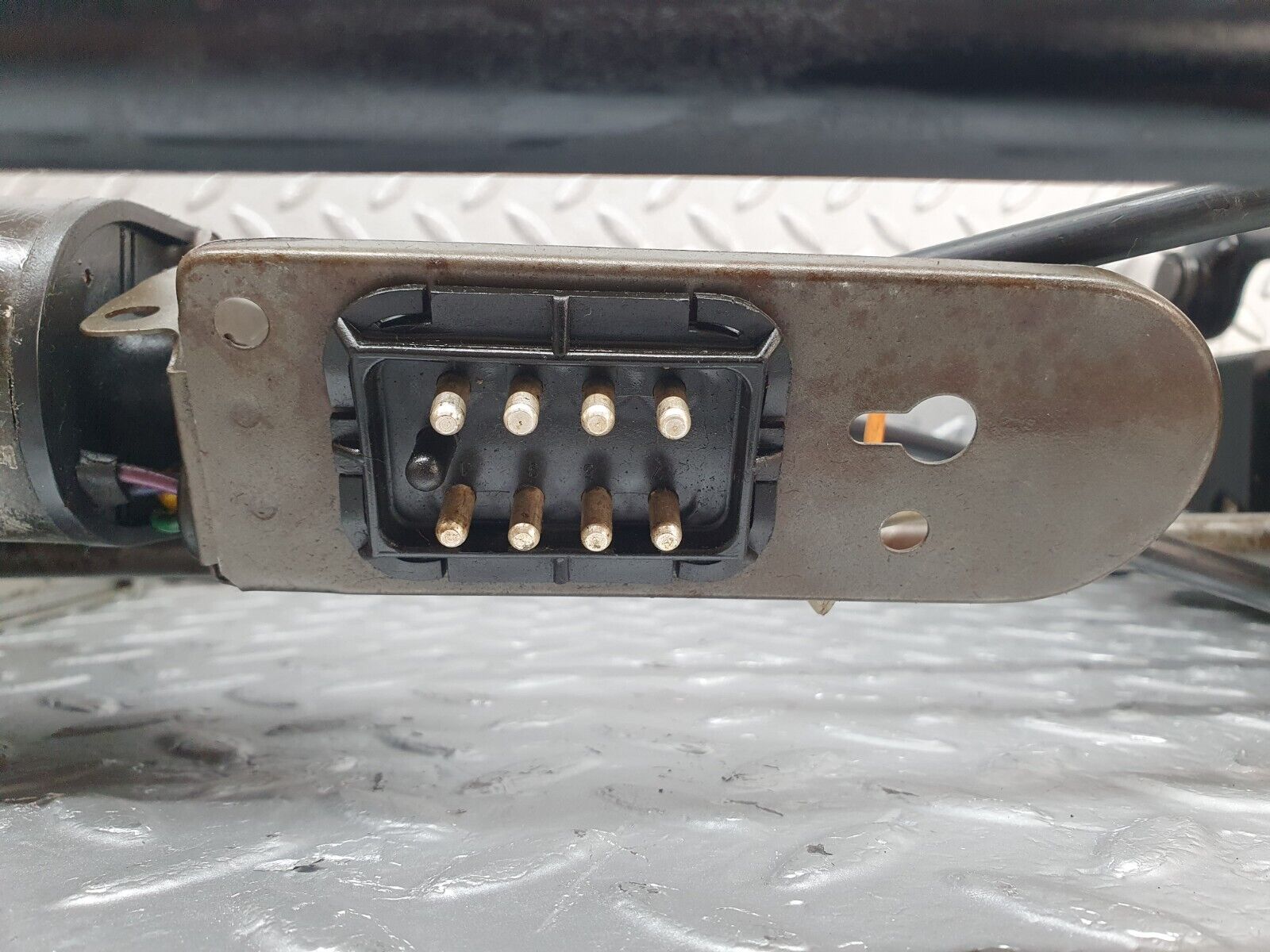 43824 Mercedes-Benz C126 380SEC Coupe Front Right Electric Seat Base