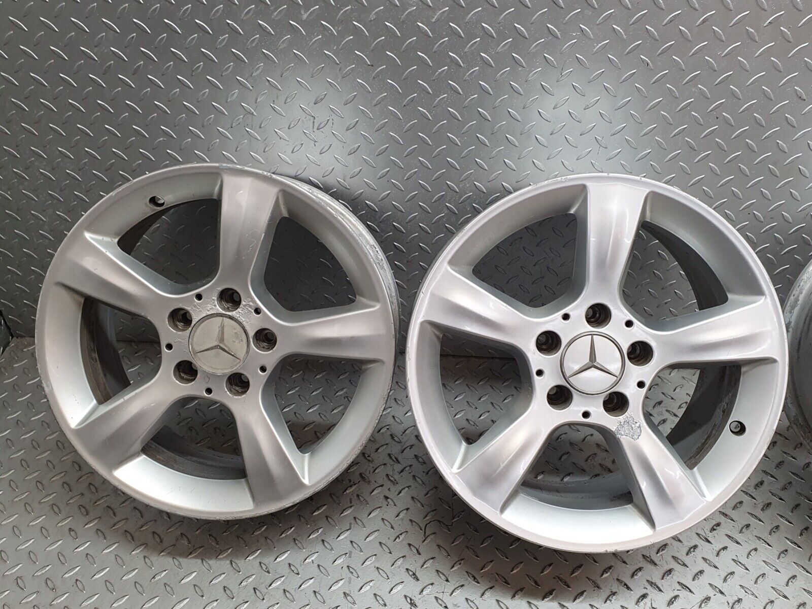 42020 Mercedes-Benz Alloy Wheel Set 7Jx16H2 8Jx16H2 ET31 ET32 2034012902