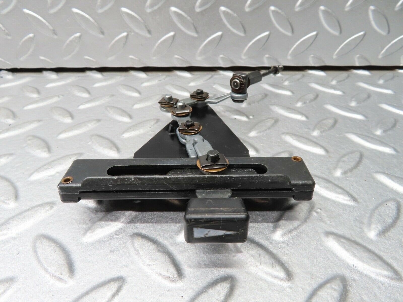 20591 Mercedes-Benz R107 450SL Air Vent Control Lever Centre