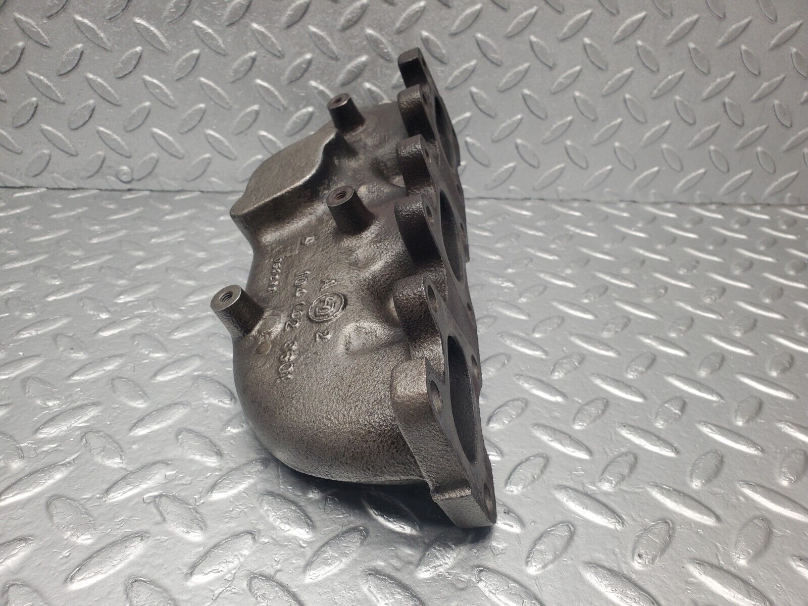 46219 Mercedes-Benz W124 280E Exhaust Manifold Cylinder 4-6 1041423601