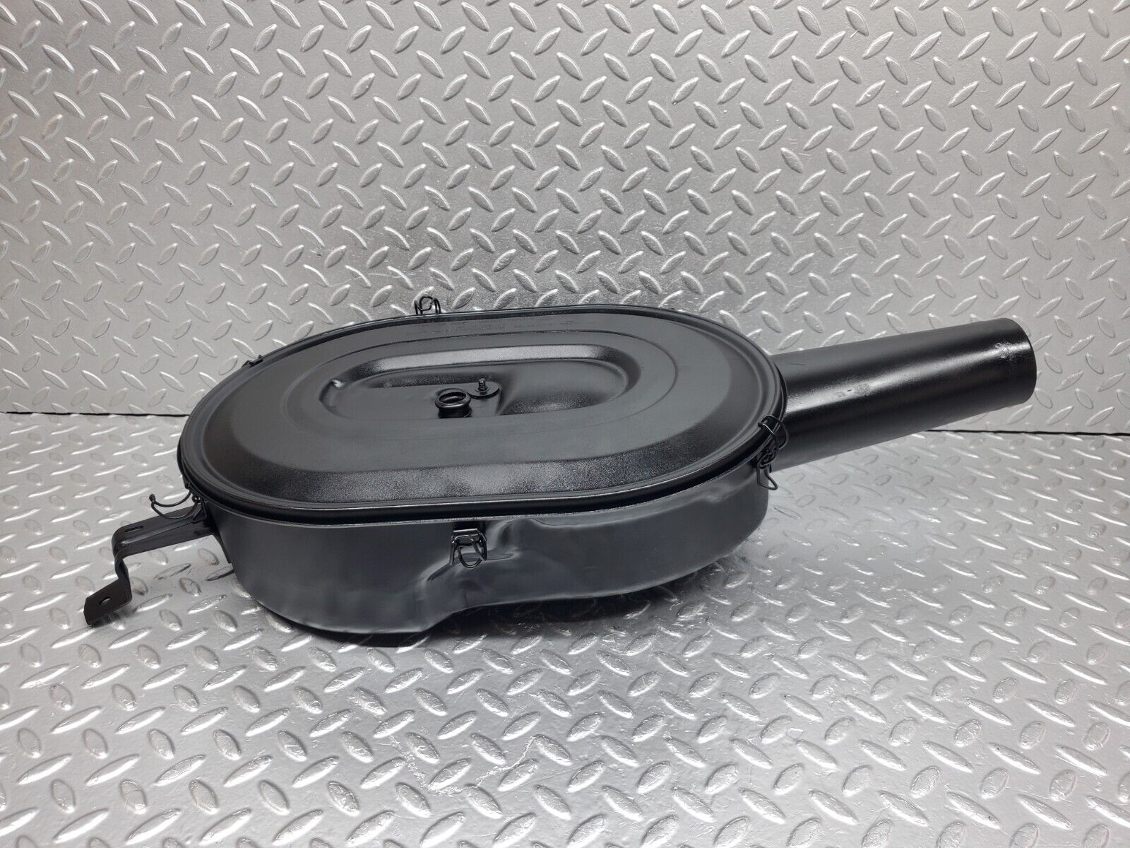 44470 Mercedes-Benz W123 280E Air Filter Box Housing 0110949702