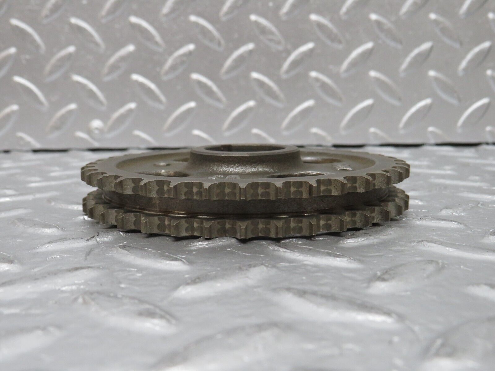 32764 Mercedes-Benz C107 R107 350 V8 Camshaft Timing Gear 1160520601