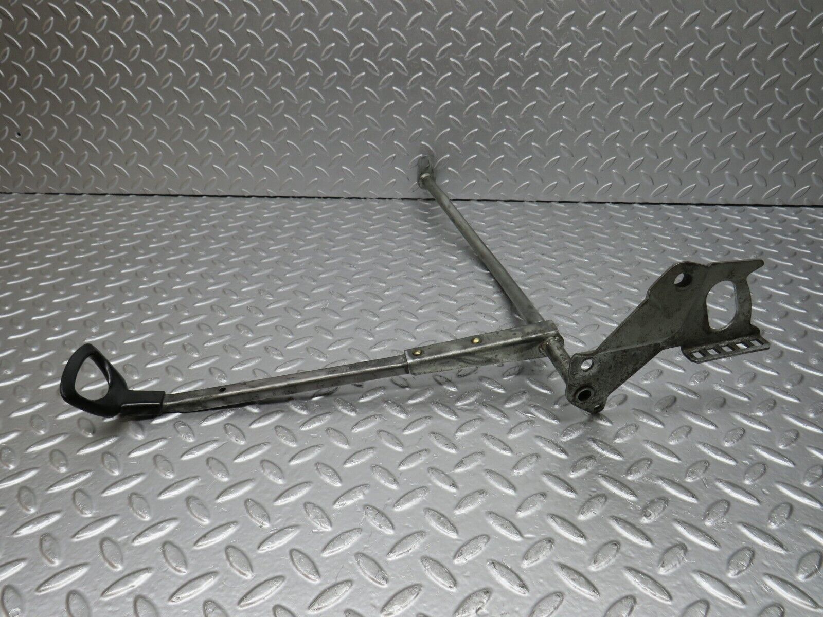 33202 Mercedes-Benz C107 R107 Front Right Seat Sliding Adjust Handle