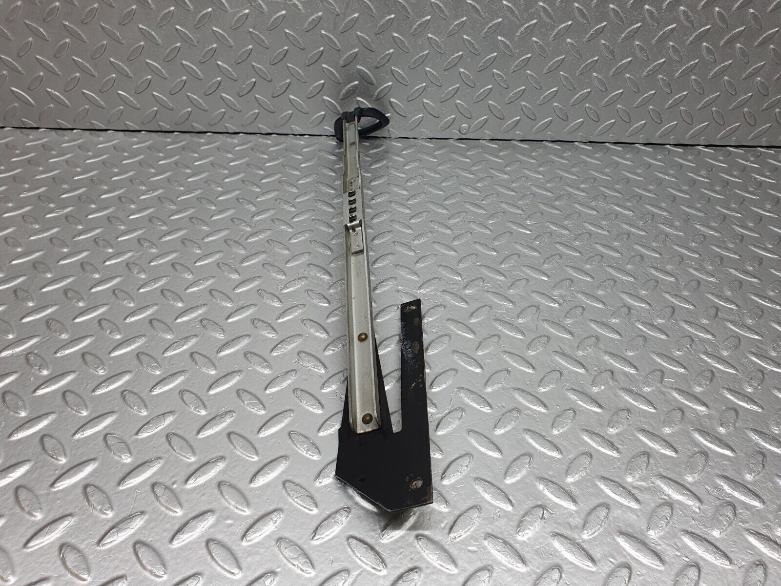 43095 Mercedes-Benz W108 280SE Front Right Seat Side Sliding Adjust Handle