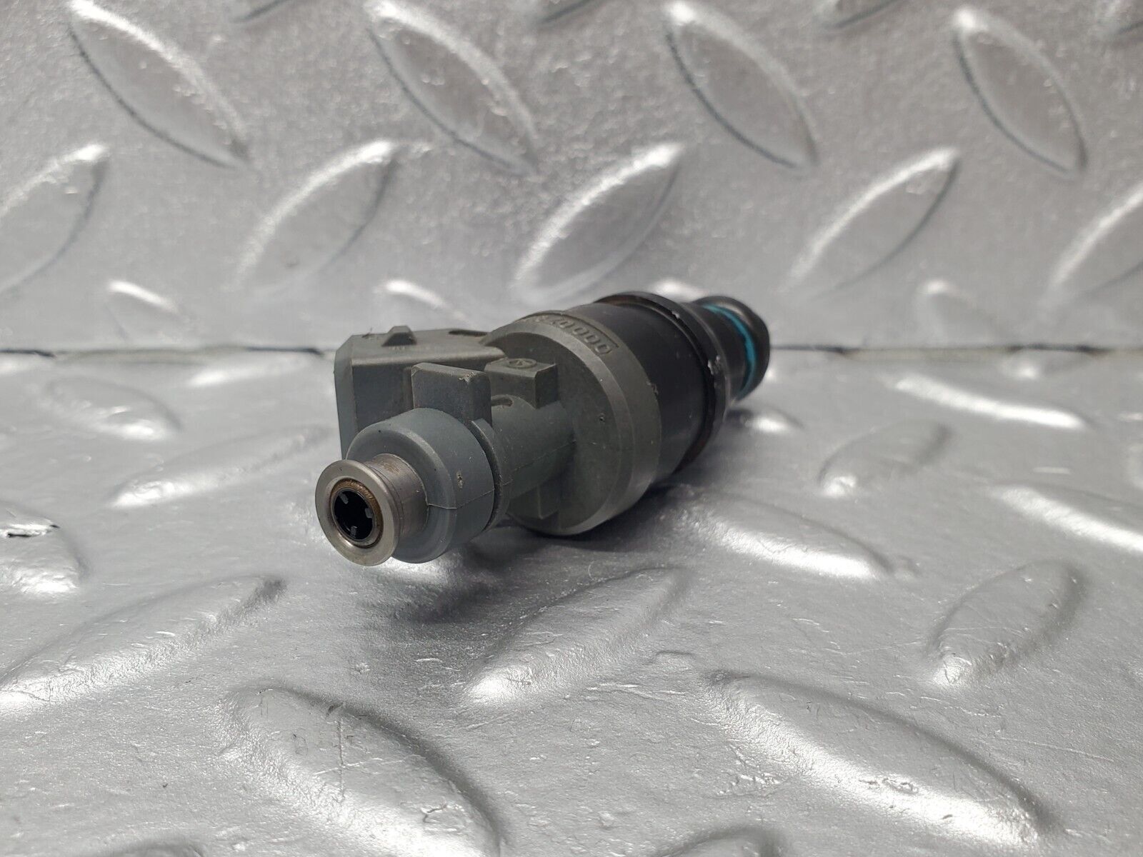 46242 Mercedes-Benz W124 280E Fuel Injector Bosch 0280155209 0000787323