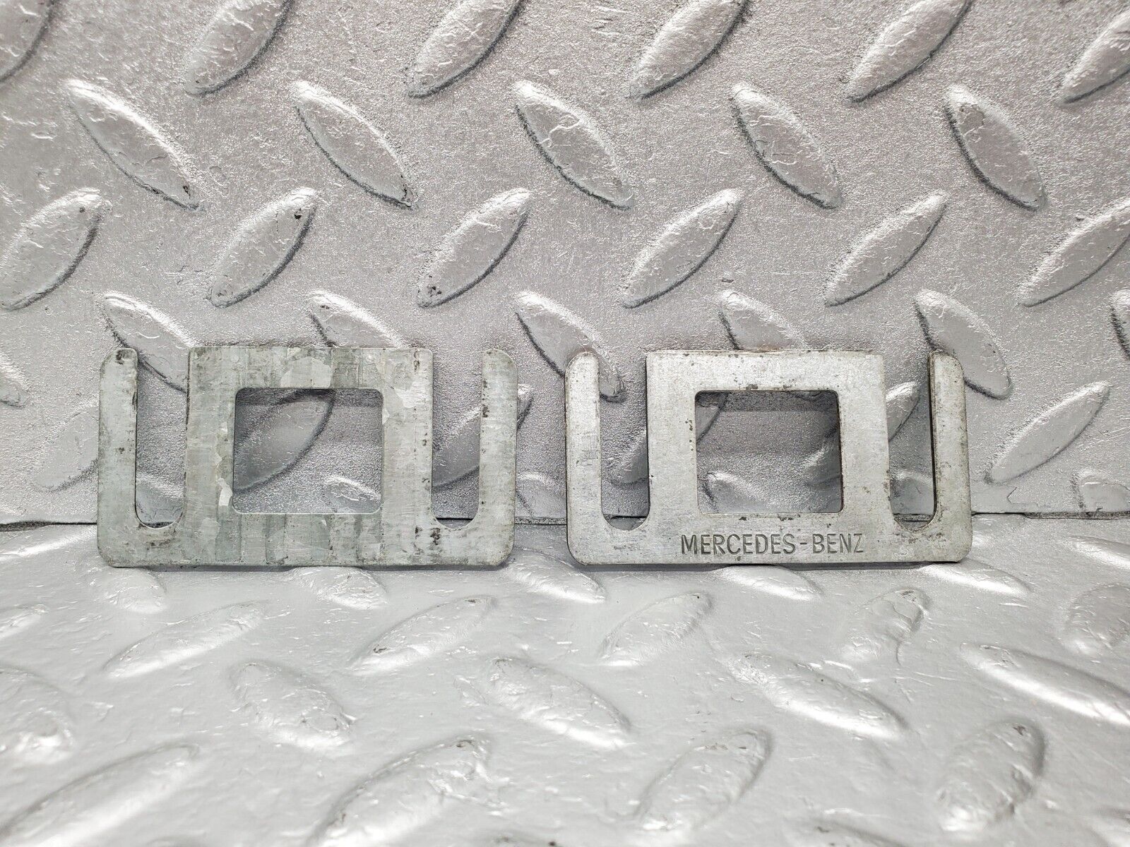 46476 Mercedes-Benz C123 280CE Coupe Left Door Lock Latch