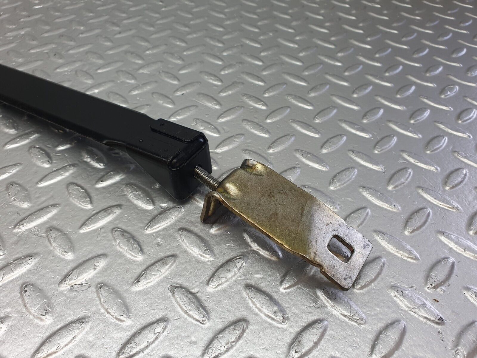 42912 Mercedes-Benz W201 190 2.0L Fuel Tank Tightening Strap 2014700040