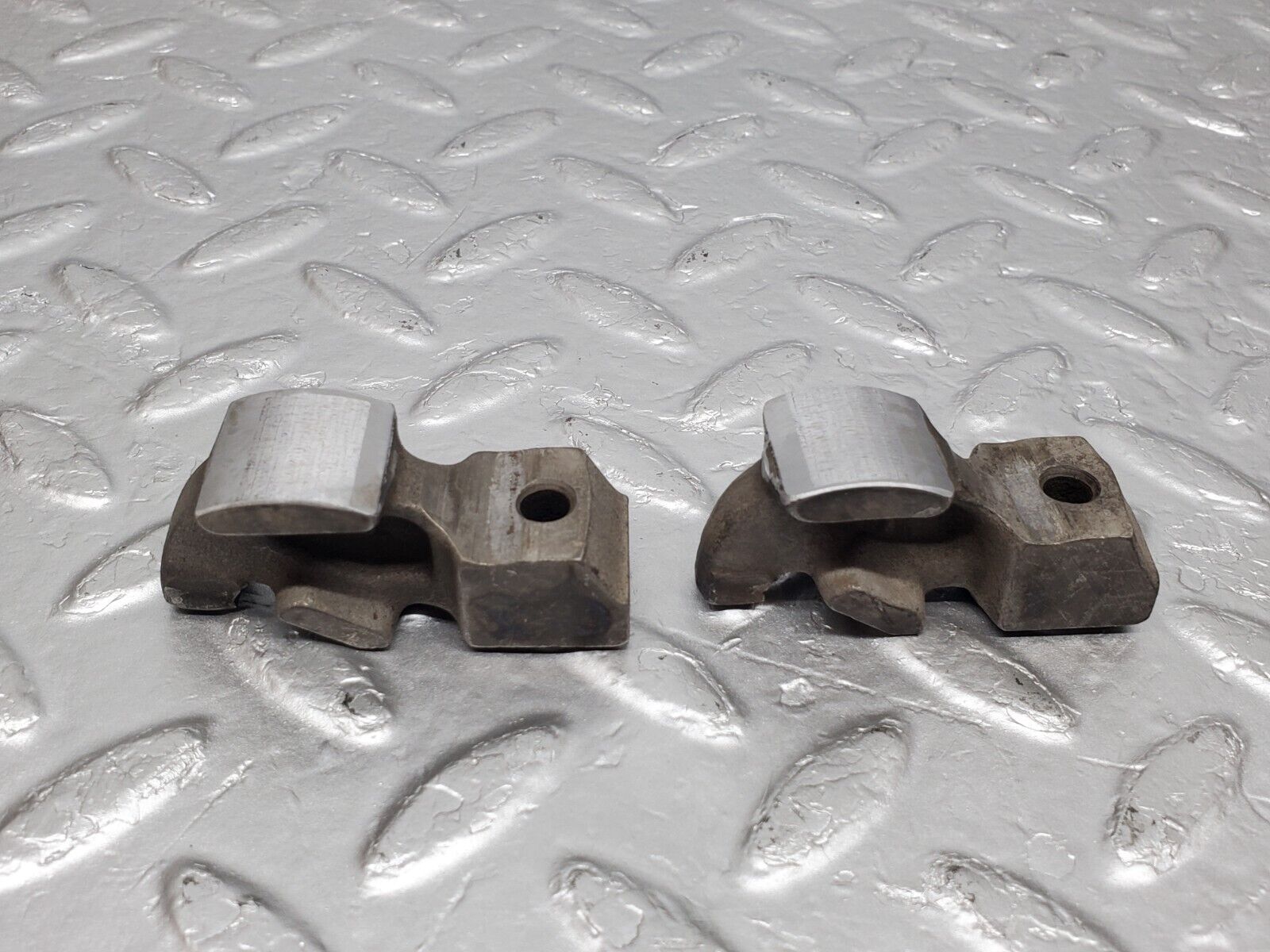 45478 Mercedes-Benz 280E M110.988 Valve Rocker Arm With Retaining Spring